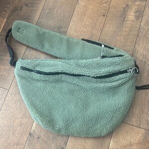 Free People Movement NWOT green Overachiever sherpa sling bag